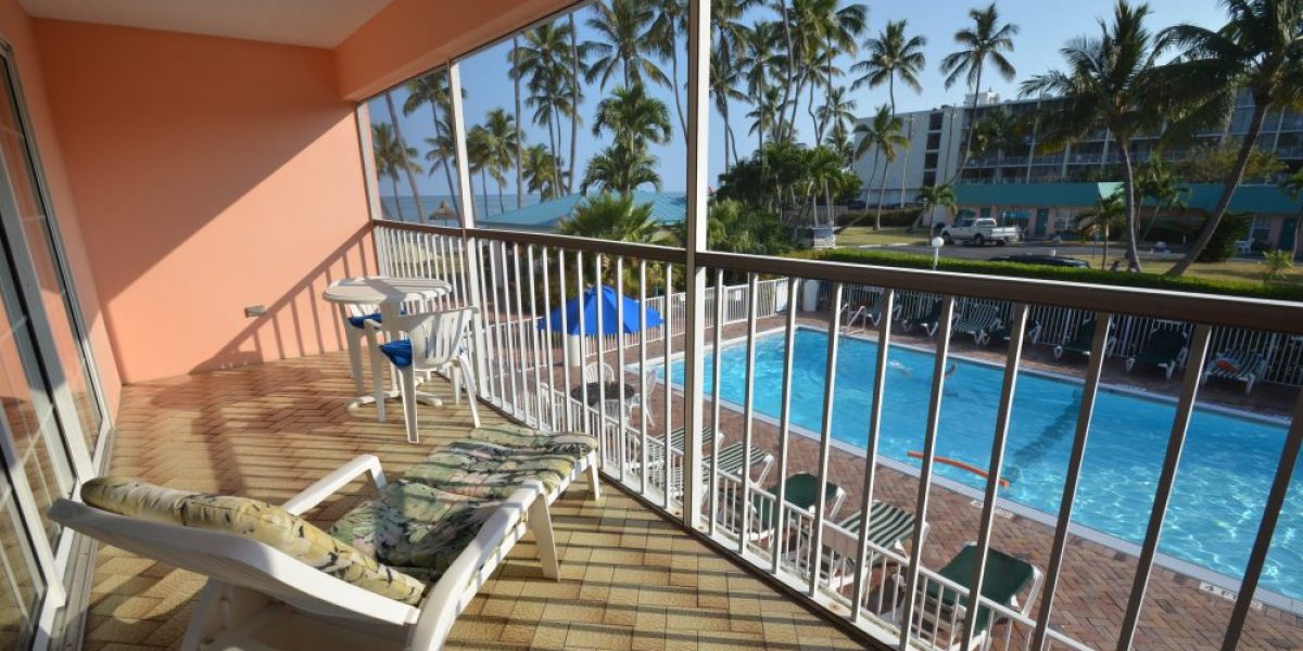 Poolside Apartments at Breezy Palms Resort